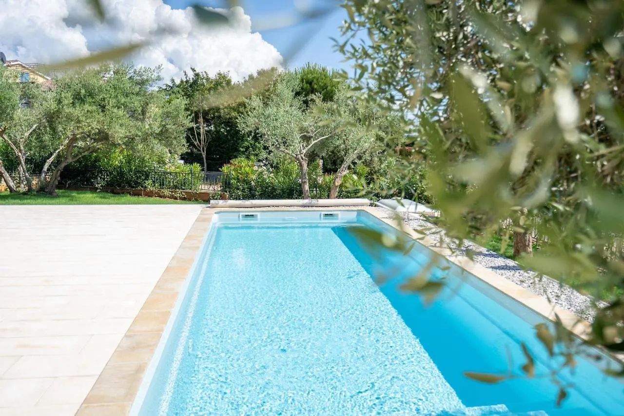 Orange Apartment With Pool & Garden Tar-Vabriga
