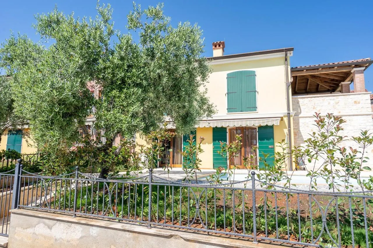 Orange Apartment With Pool & Garden Tar-Vabriga