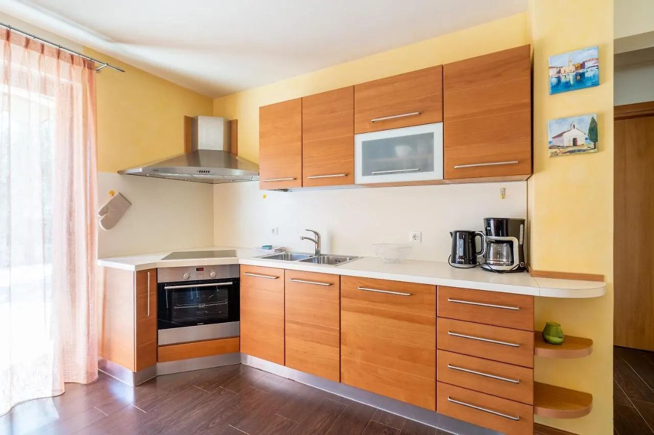 Orange Apartment With Pool & Garden Tar-Vabriga Croatia
