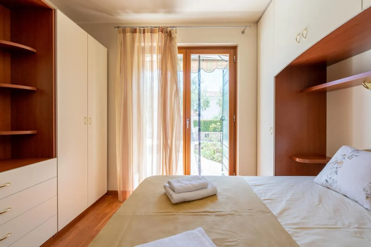 Orange Apartment With Pool & Garden Tar-Vabriga