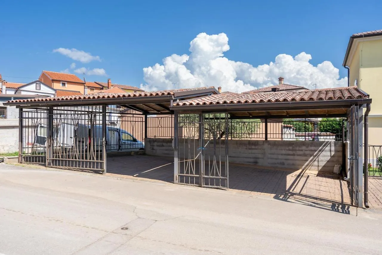 Orange Apartment With Pool & Garden Tar-Vabriga Croatia