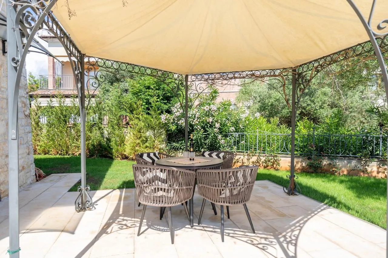 Orange Apartment With Pool & Garden Tar-Vabriga