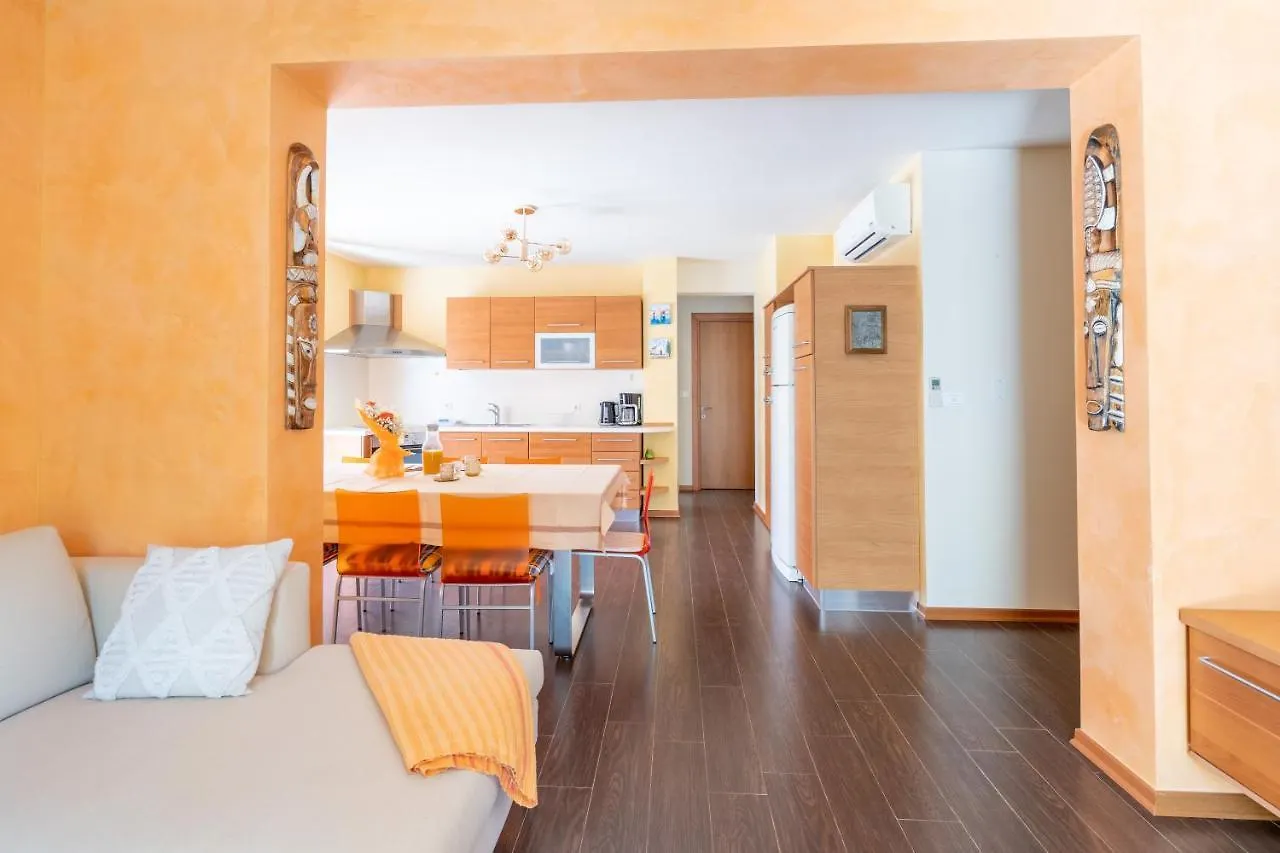 Orange Apartment With Pool & Garden Tar-Vabriga