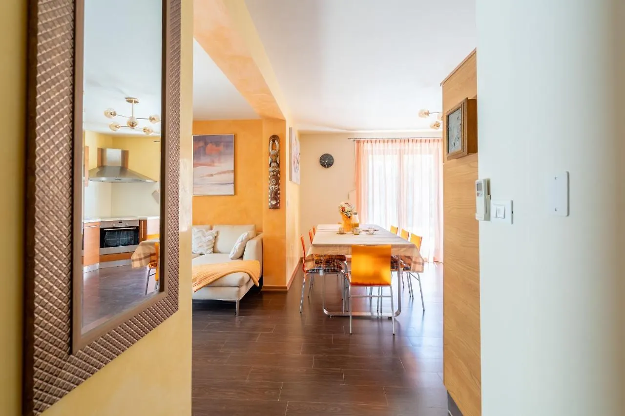 Orange Apartment With Pool & Garden Tar-Vabriga